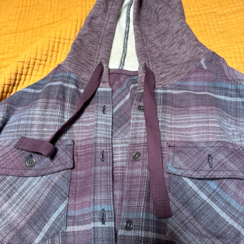 Women’s Columbia hooded flannel - Picture 6 of 9
